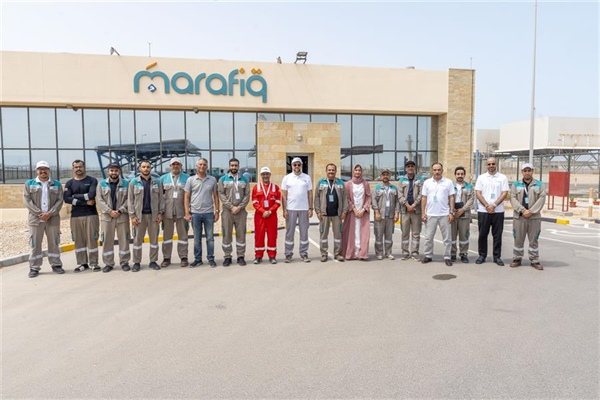وفد من قيادات قطاع الطاقة يزور مرافق ويطّلع على مشاريعها الاستراتيجية في الدقم
